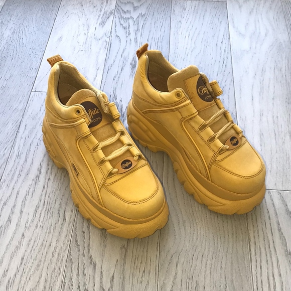 Brown Buffalo London Classic Sneakers Outfit Buffalo Sneakers